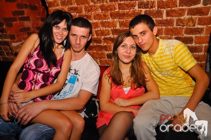 Petrecerea de marţi în Club Escape, 