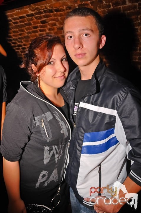 Petrecerea de marţi în Club Escape, 