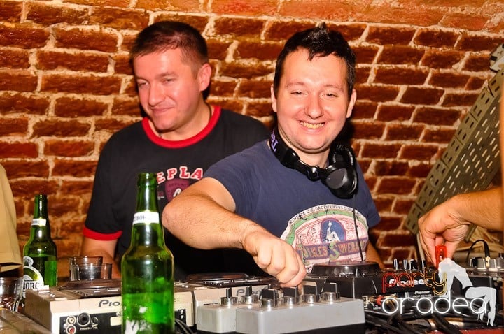 Petrecerea de marţi în Club Escape, 