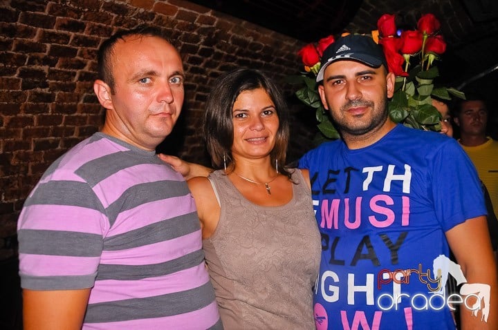 Petrecerea de marţi în Club Escape, 