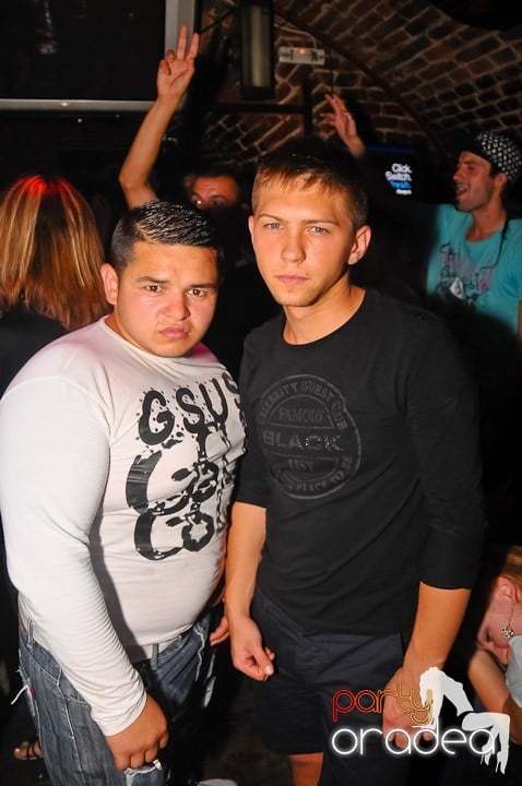 Petrecerea de marţi în Club Escape, 