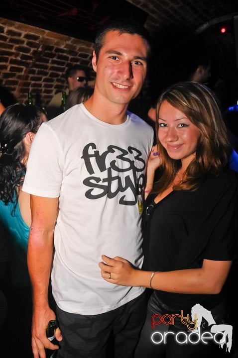 Petrecerea de marţi în Club Escape, 