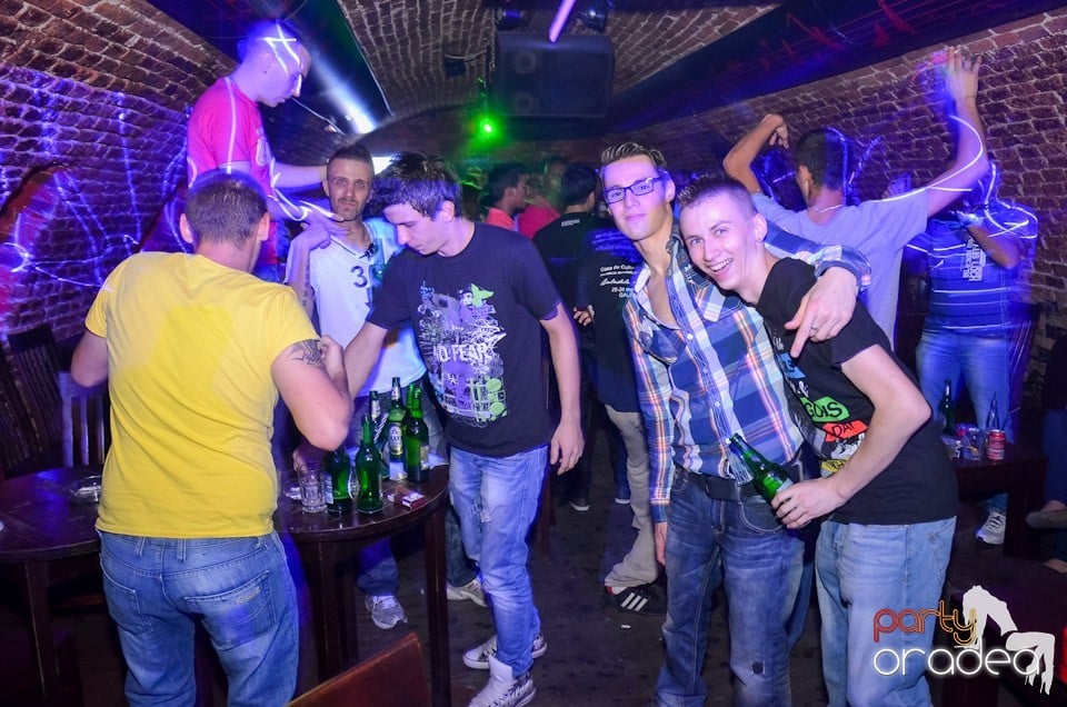 Petrecerea de miercuri în Club Escape, 