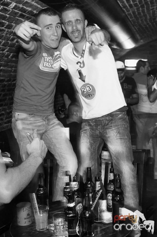 Petrecerea de miercuri în Club Escape, 