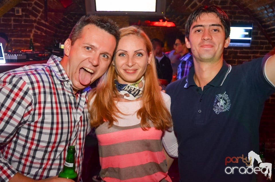 Petrecerea de miercuri în Club Escape, 