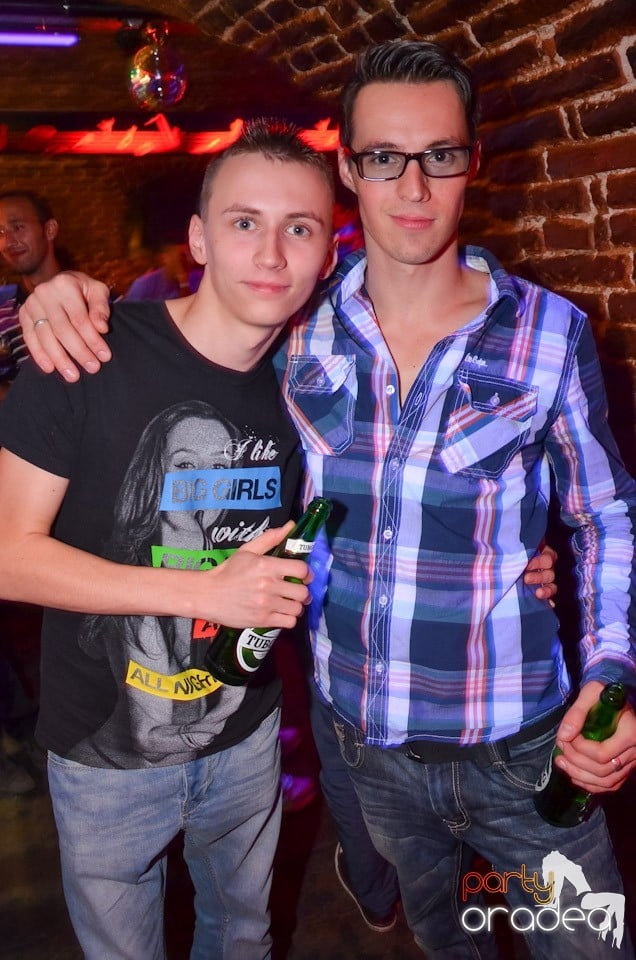 Petrecerea de miercuri în Club Escape, 