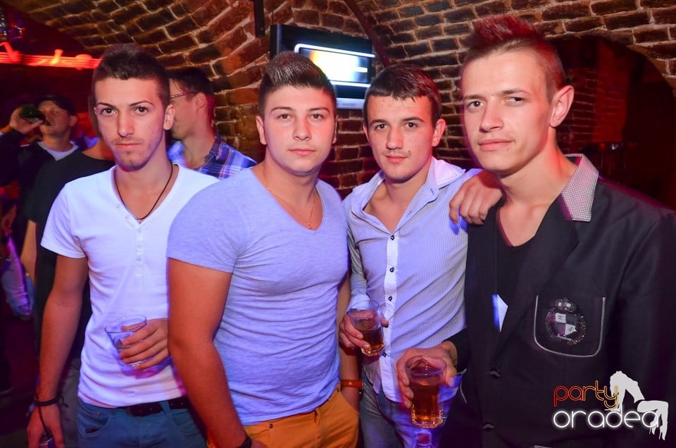 Petrecerea de miercuri în Club Escape, 