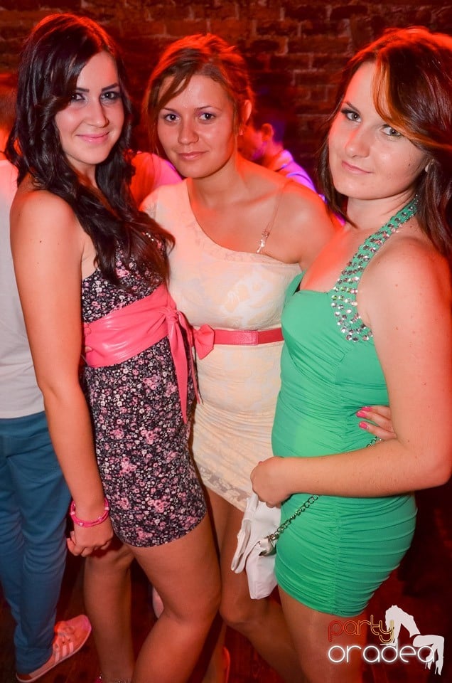 Petrecerea de miercuri în Club Escape, 