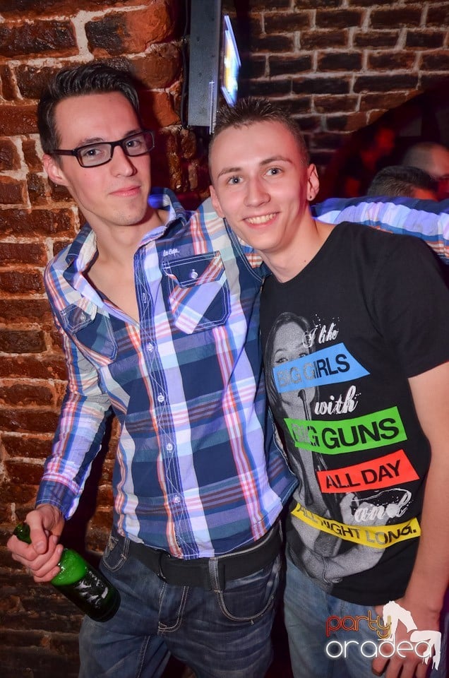 Petrecerea de miercuri în Club Escape, 