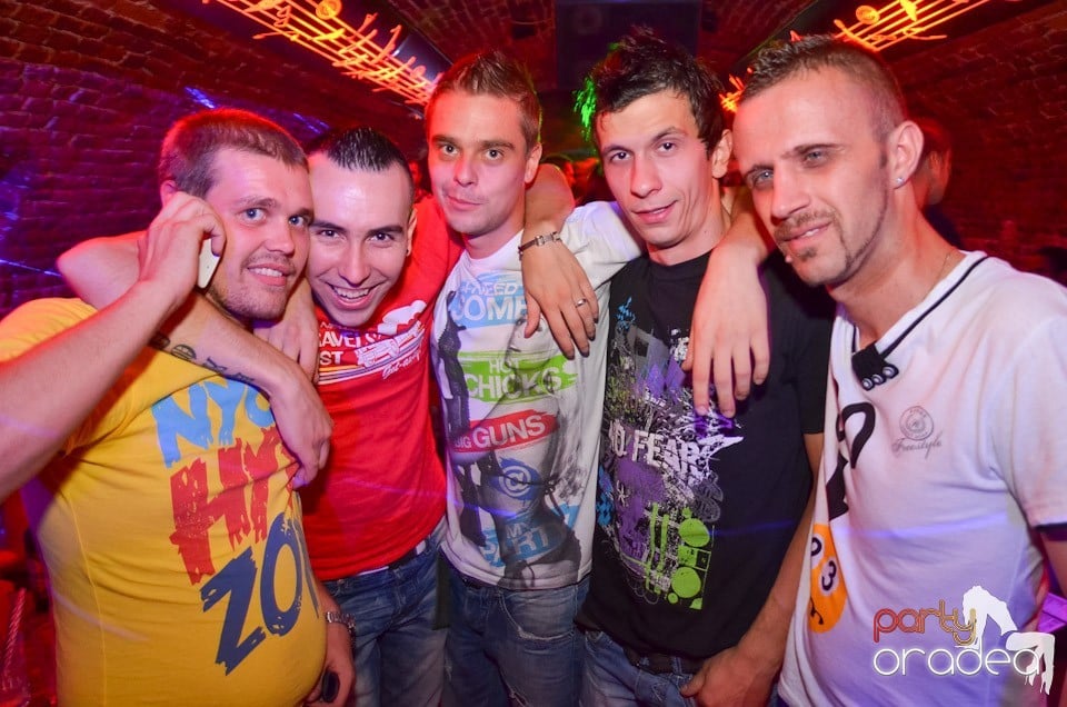 Petrecerea de miercuri în Club Escape, 