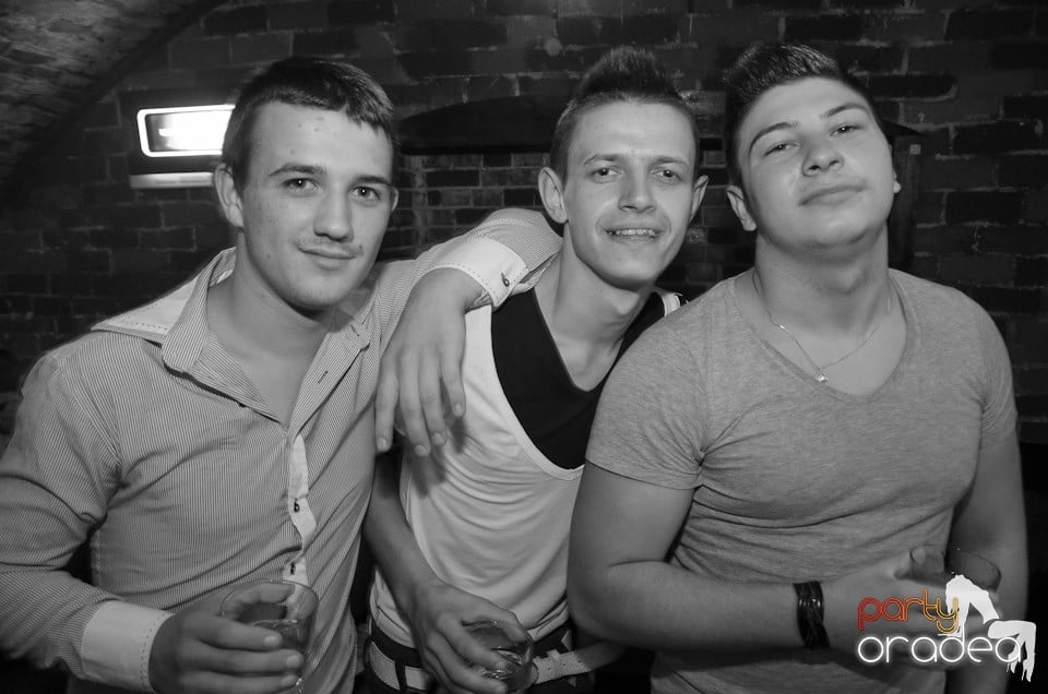 Petrecerea de miercuri în Club Escape, 