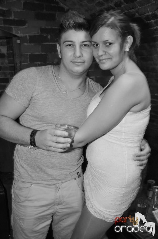 Petrecerea de miercuri în Club Escape, 