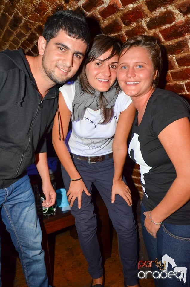 Petrecerea de miercuri în Club Escape, 