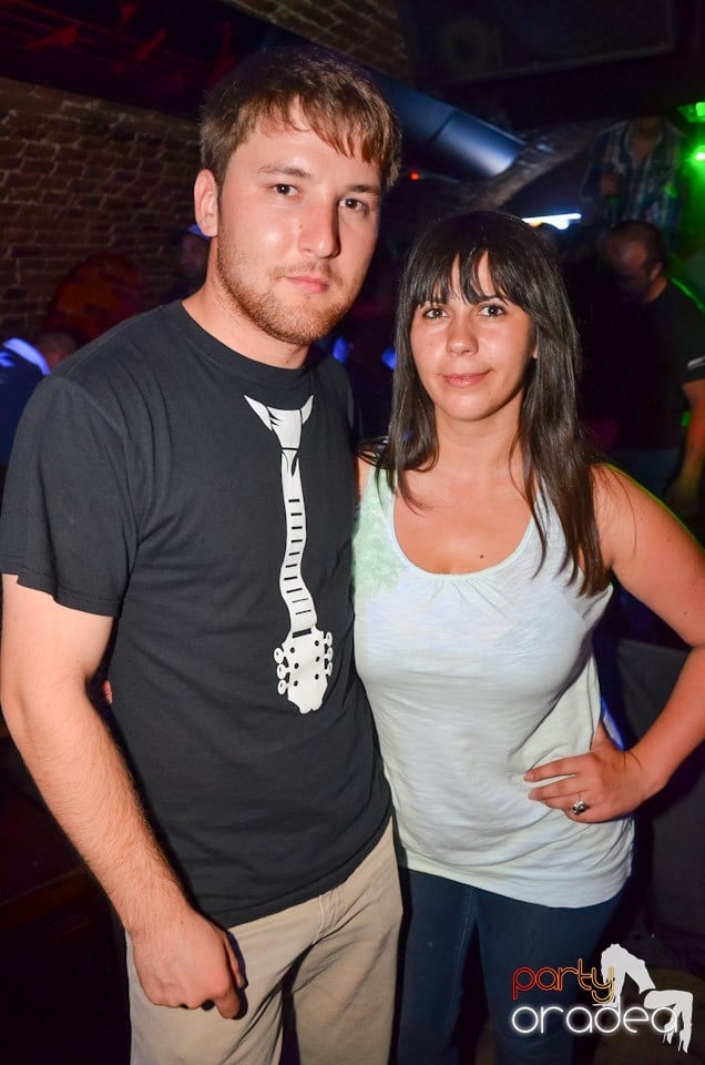 Petrecerea de miercuri în Club Escape, 