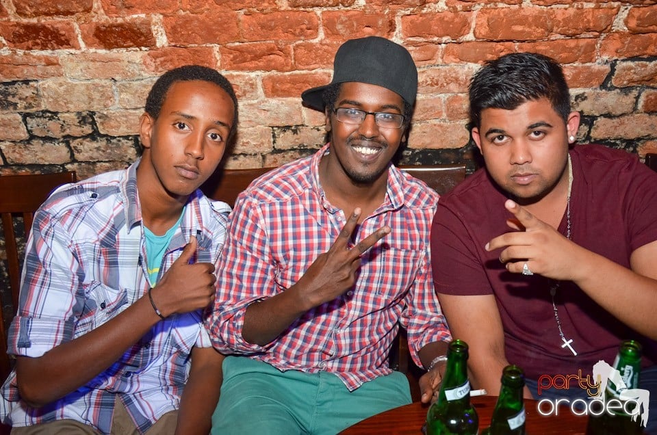 Petrecerea de miercuri în Club Escape, 