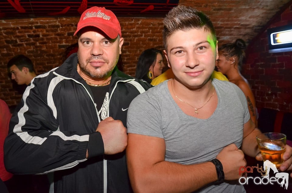 Petrecerea de miercuri în Club Escape, 