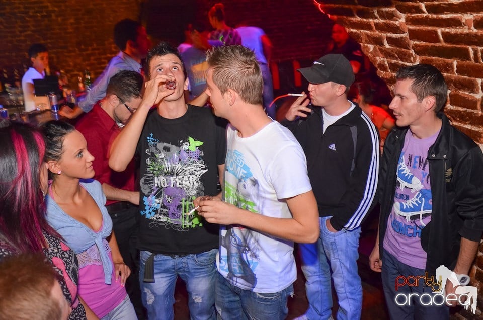 Petrecerea de miercuri în Club Escape, 