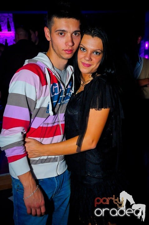 Petrecerea e în toi în Club Life, 