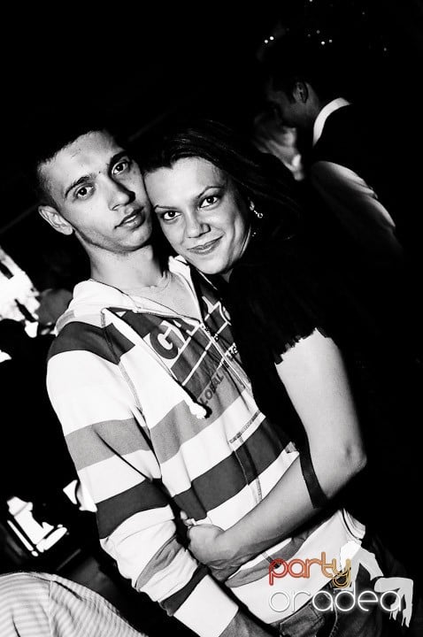 Petrecerea e în toi în Club Life, 