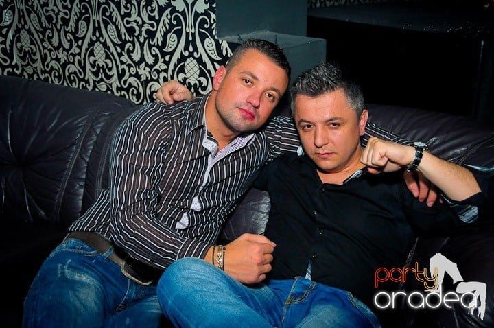 Petrecerea e în toi în Club Life, 