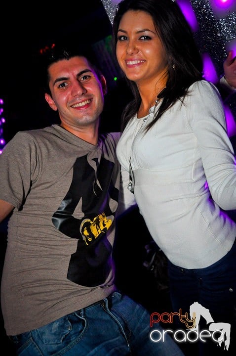 Petrecerea e în toi în Club Life, 