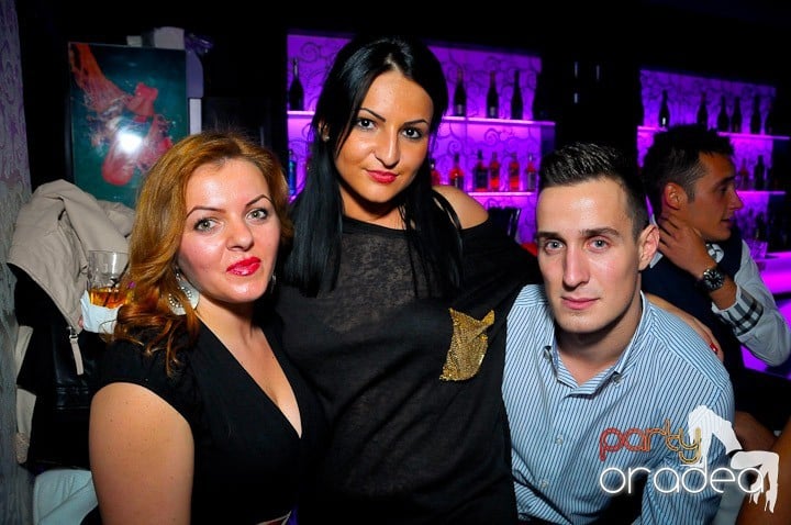 Petrecerea e în toi în Club Life, 