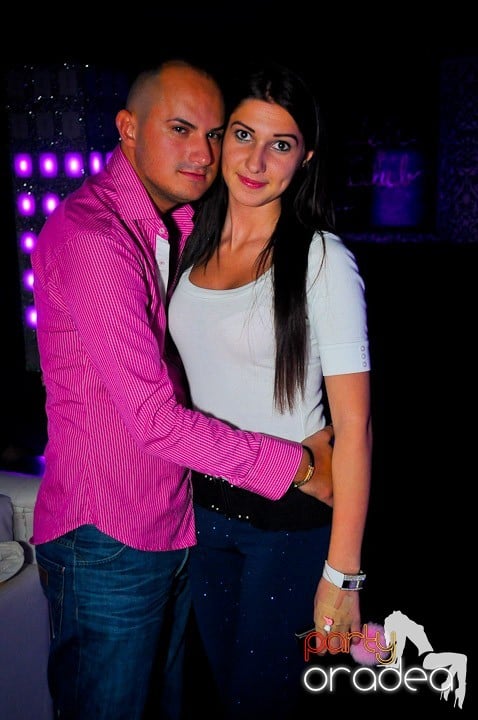 Petrecerea e în toi în Club Life, 