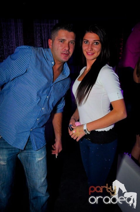 Petrecerea e în toi în Club Life, 