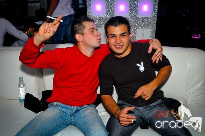 Petrecerea e în toi în Club Life, 