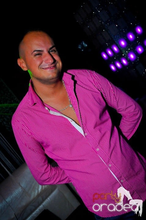 Petrecerea e în toi în Club Life, 