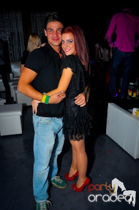 Petrecerea e în toi în Club Life, 