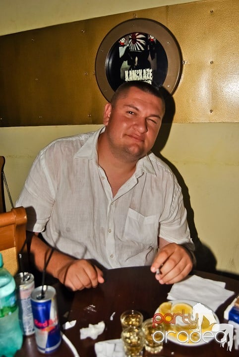 Petrecerea Kamikaze continuă, 