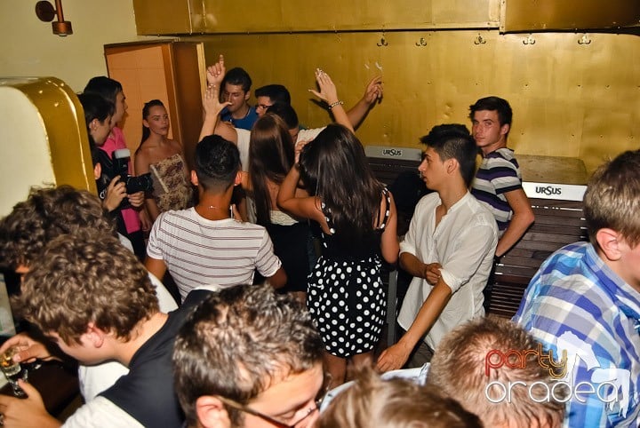 Petrecerea Kamikaze continuă, 