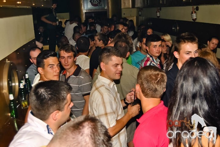 Petrecerea Kamikaze continuă, 