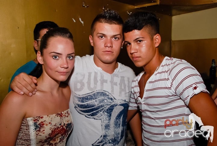 Petrecerea Kamikaze continuă, 