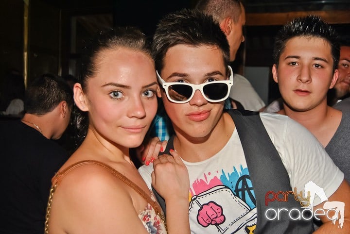 Petrecerea Kamikaze continuă, 