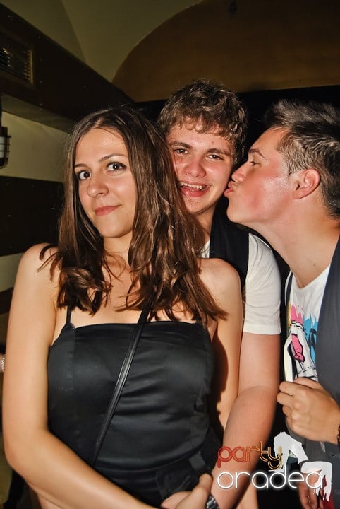 Petrecerea Kamikaze continuă, 