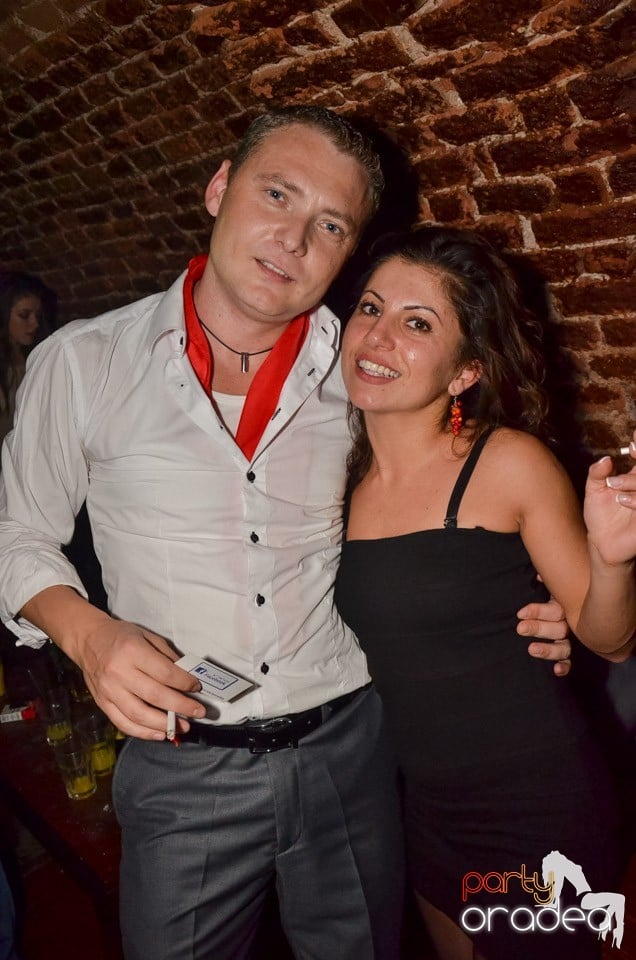 Petrecerile din Escape continuă cu Caveman, 