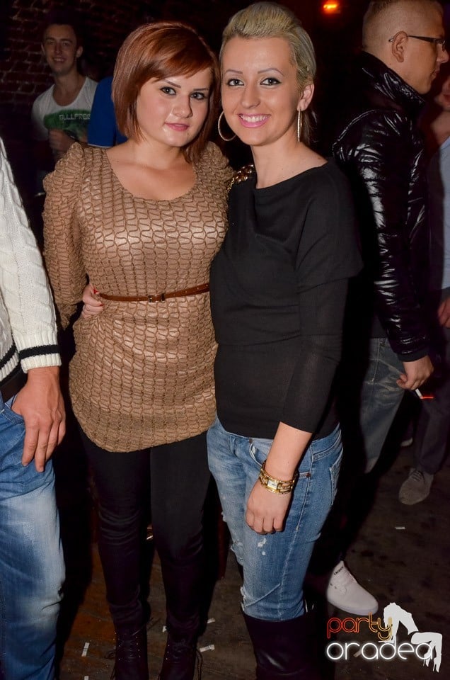 Petrecerile din Escape continuă cu Caveman, 