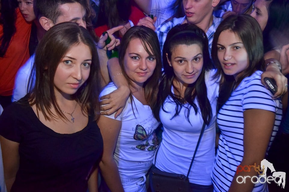 Petrecerile din Escape continuă cu Caveman, 