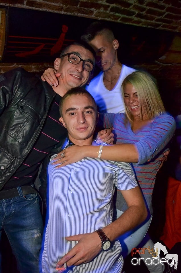 Petrecerile din Escape continuă cu Caveman, 