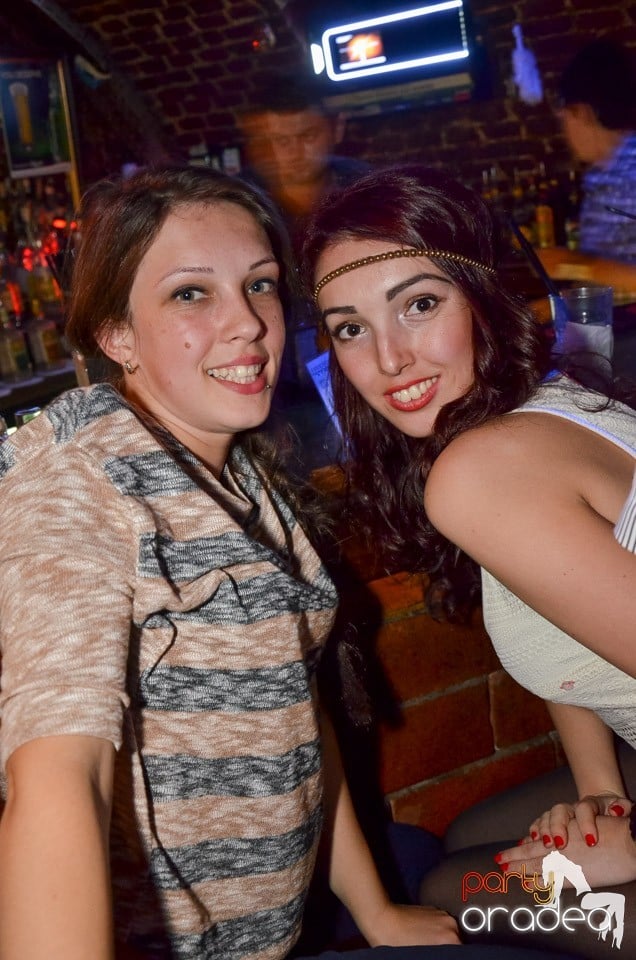 Petrecerile din Escape continuă cu Caveman, 