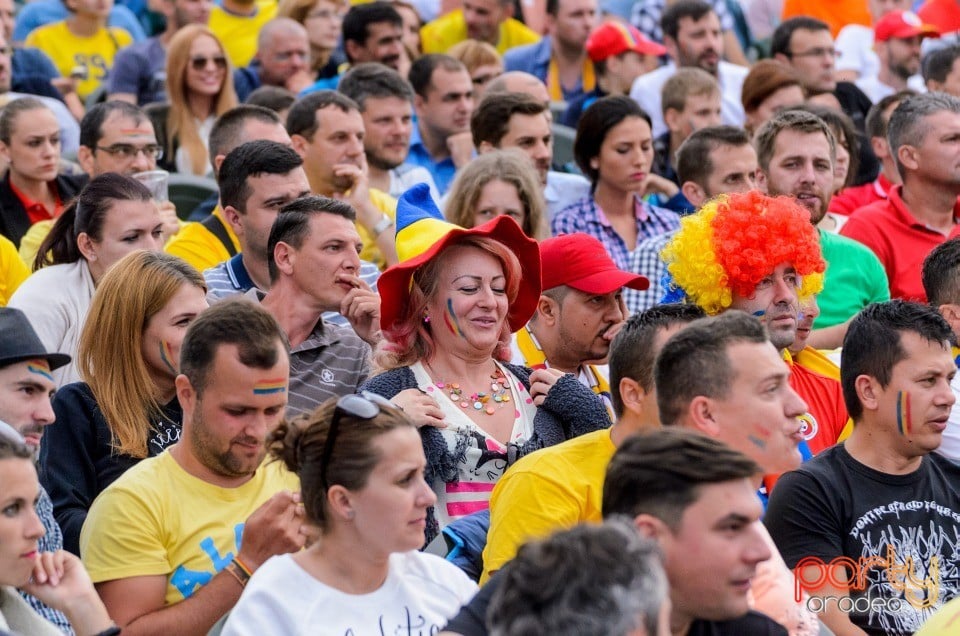 Piaţa Unirii În Timpul Meciului Cu Elveţia, Oradea