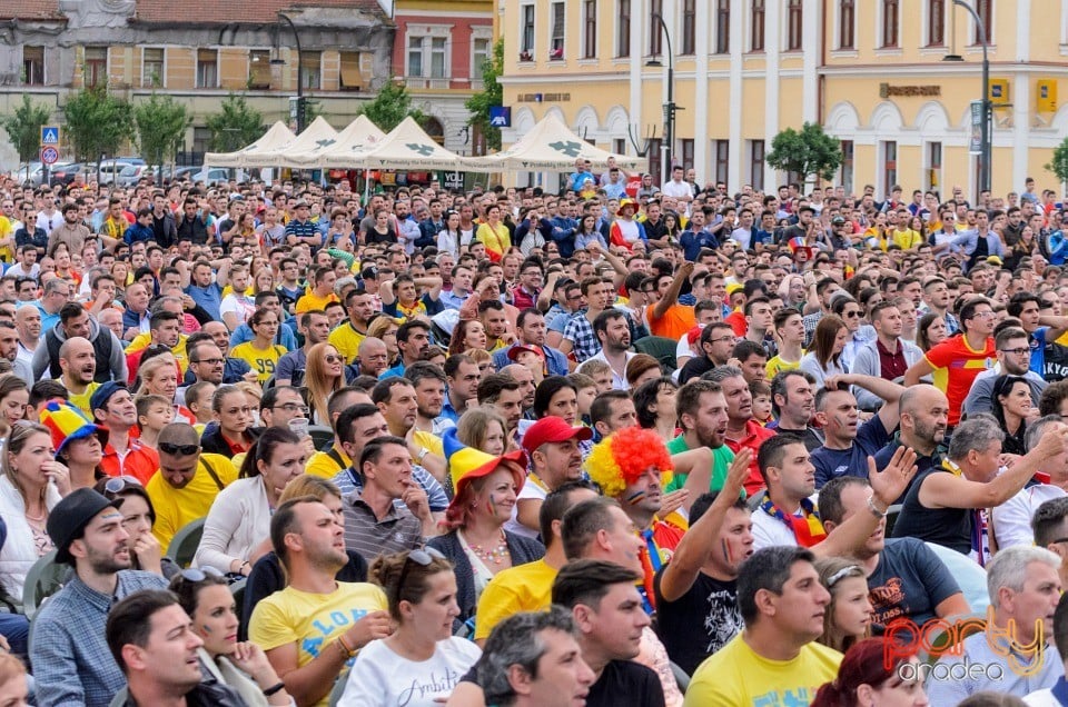 Piaţa Unirii În Timpul Meciului Cu Elveţia, Oradea