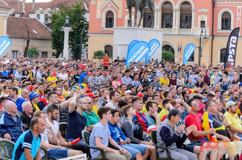 Piaţa Unirii În Timpul Meciului Cu Elveţia, Oradea