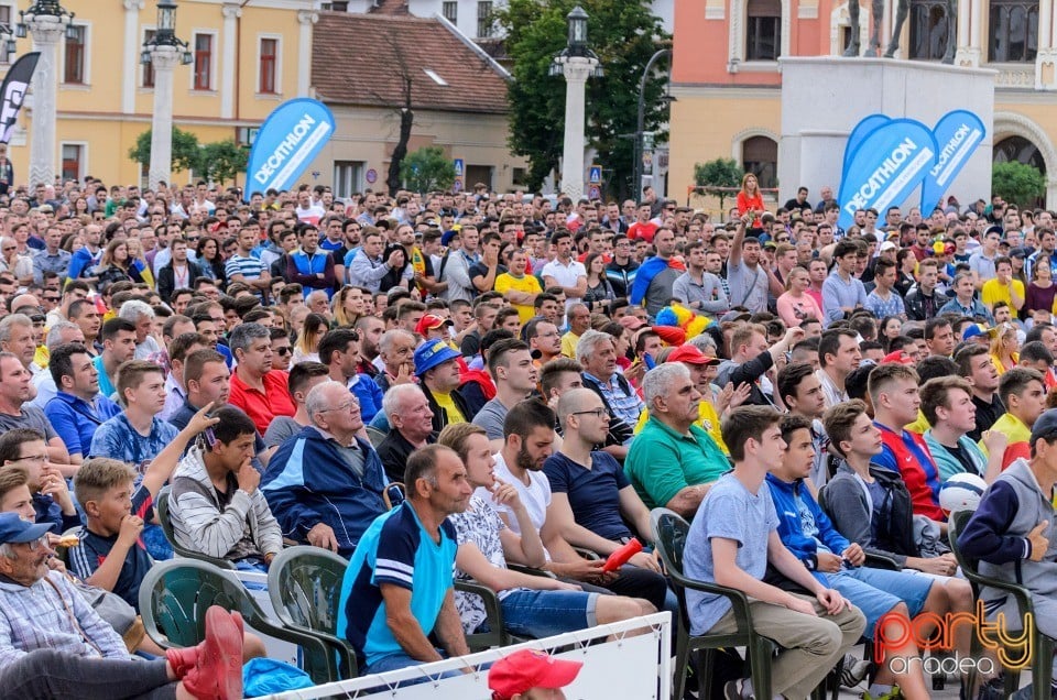 Piaţa Unirii În Timpul Meciului Cu Elveţia, Oradea