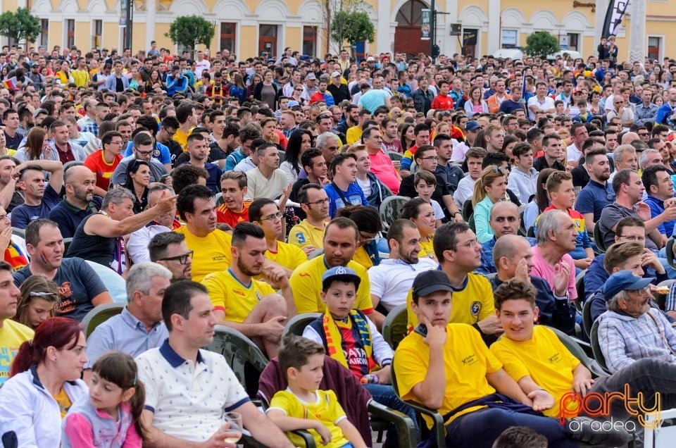 Piaţa Unirii În Timpul Meciului Cu Elveţia, Oradea