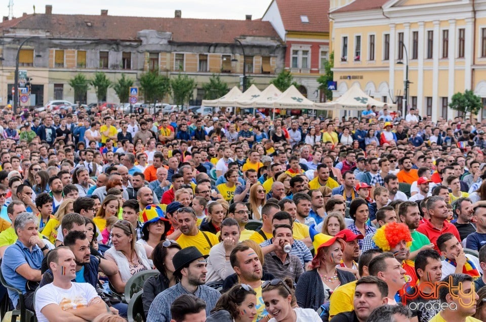 Piaţa Unirii În Timpul Meciului Cu Elveţia, Oradea