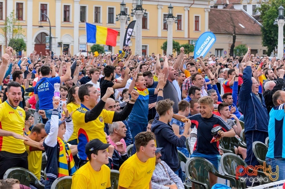 Piaţa Unirii În Timpul Meciului Cu Elveţia, Oradea