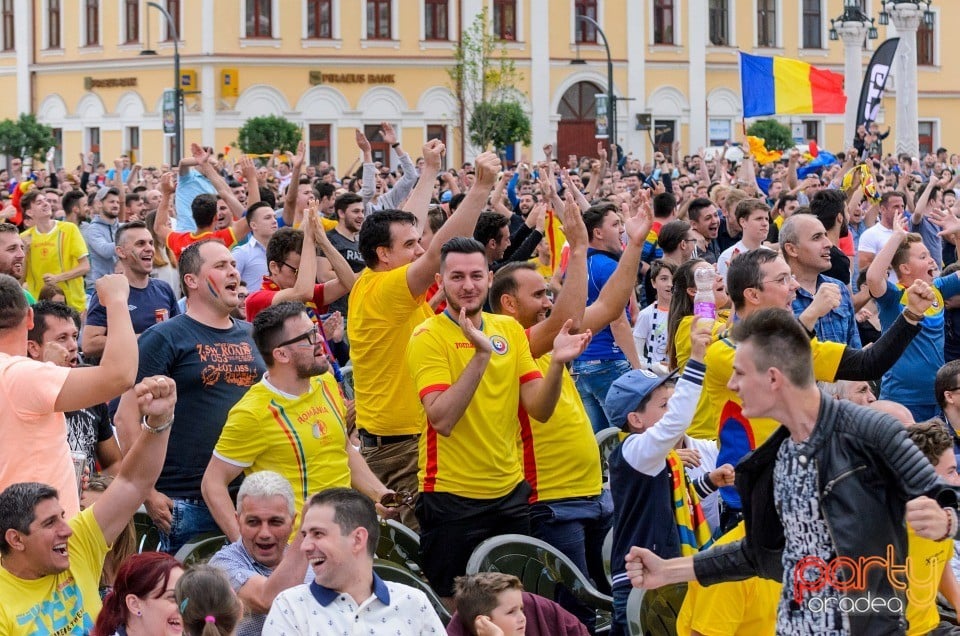 Piaţa Unirii În Timpul Meciului Cu Elveţia, Oradea